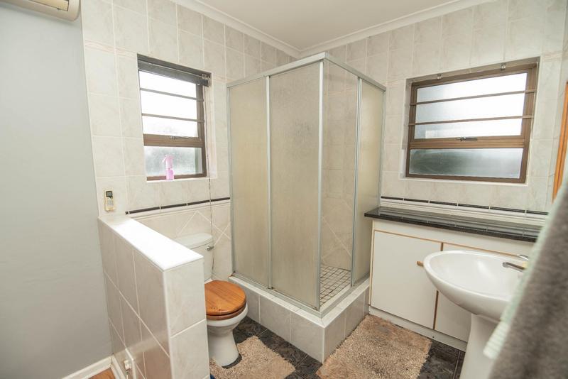 5 Bedroom Property for Sale in Bluewater Bay Eastern Cape